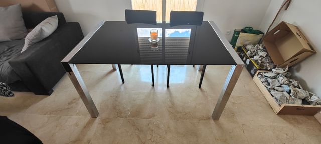 Mesa comedor negra y plata
