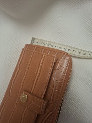 Cartera marrón efecto cocodrilo