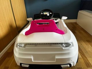 Coche eléctrico infantil blanco