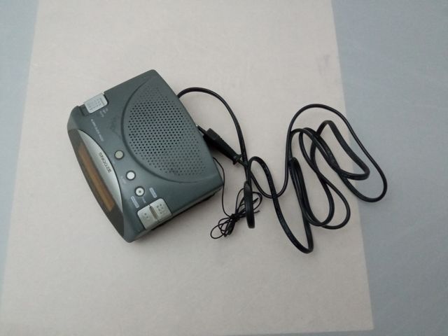 Radio Reloj Despertador Gris