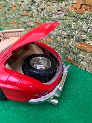 Mercedes-Benz 300 SL Roadster (1957) – Escala 1:18