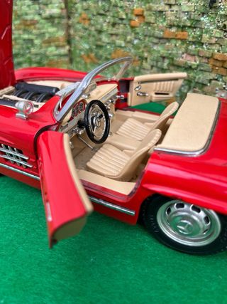 Mercedes-Benz 300 SL Roadster (1957) – Escala 1:18