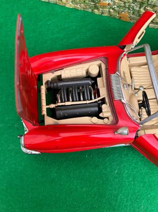 Mercedes-Benz 300 SL Roadster (1957) – Escala 1:18