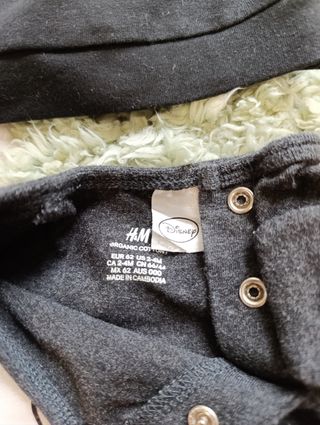2 bodies bebé + gorros (2-4 meses)