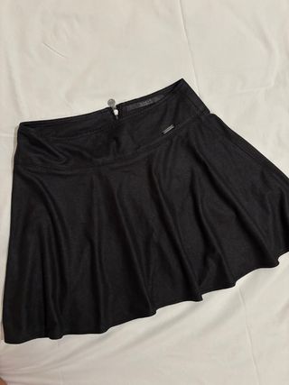 Minifalda Guess negra