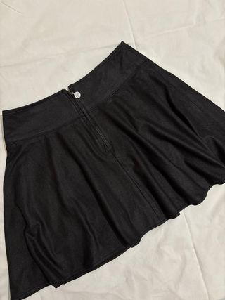 Minifalda Guess negra