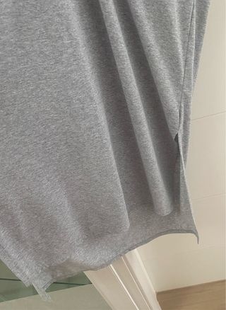 Vestido tipo camiseta gris jaspeado
