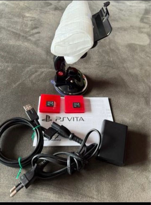 Cargador Original PSVITA con extras