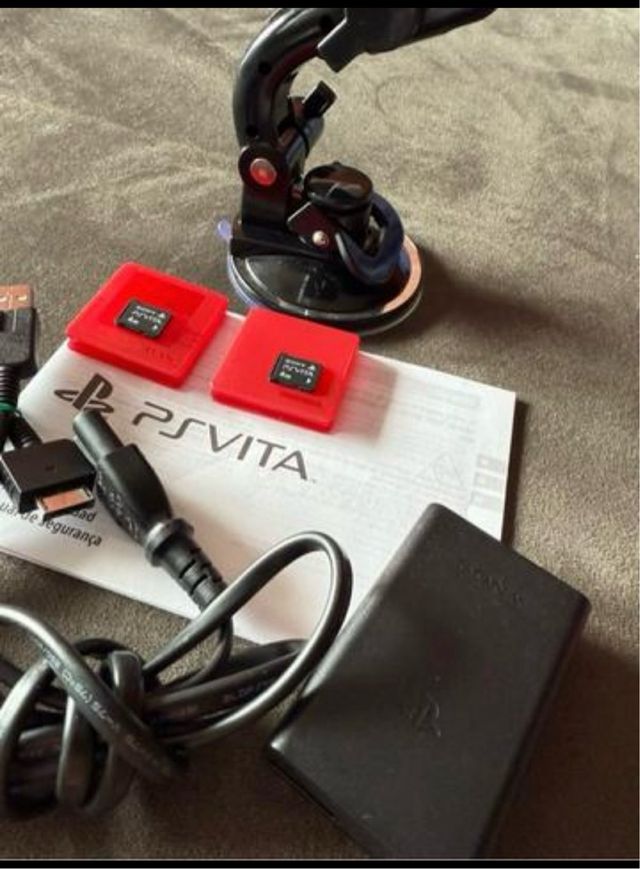 Cargador Original PSVITA con extras