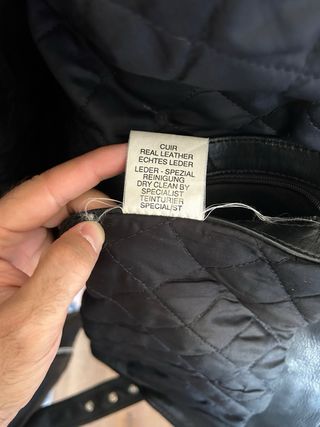 Cazadora cuero negra con parches
