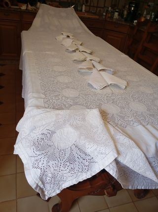 Manteleria hilo Lagartera, bordada desilada 3x180