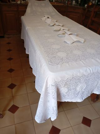 Manteleria hilo Lagartera, bordada desilada 3x180