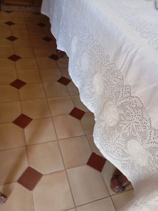 Manteleria hilo Lagartera, bordada desilada 3x180