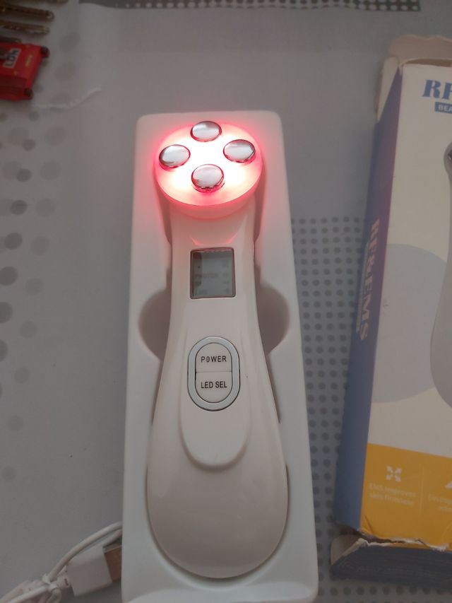 Masajeador facial RF&EMS