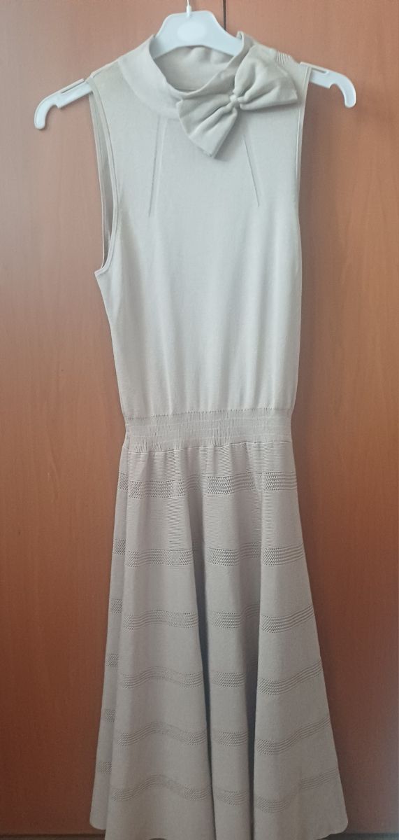 Vestido beige de punto