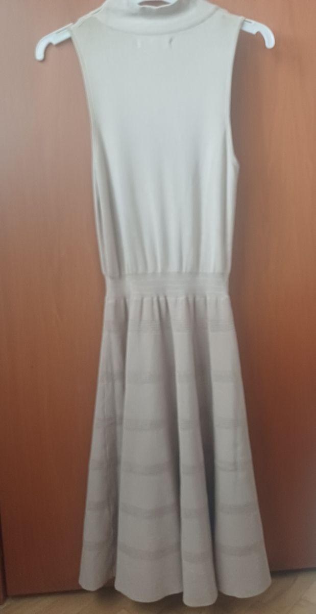 Vestido beige de punto