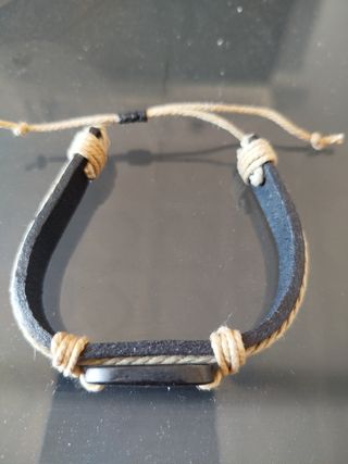 Pulsera tejida beige y negra