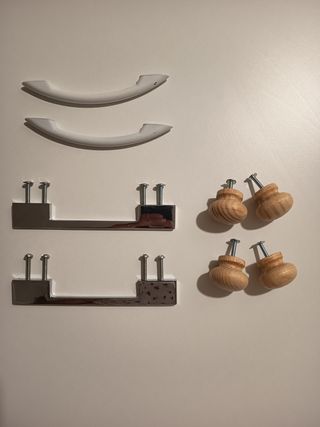Manetas y pomos varios