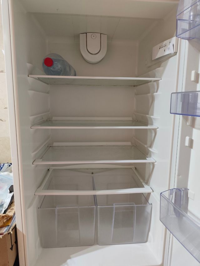 SE REGALA Nevera con congelador Zanussi