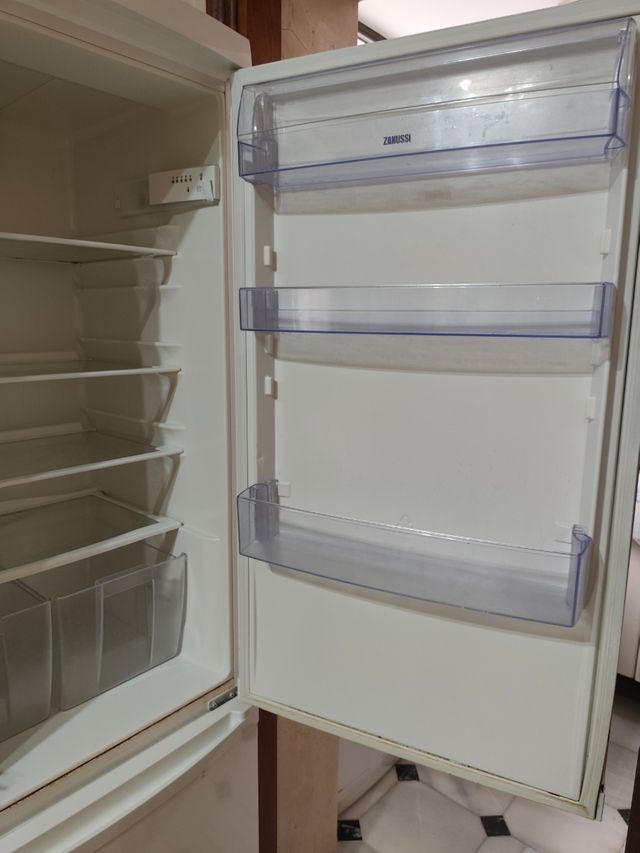 SE REGALA Nevera con congelador Zanussi