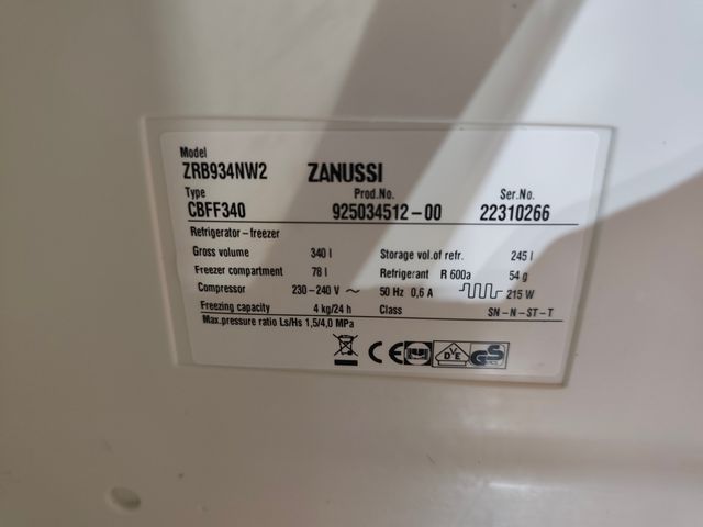 SE REGALA Nevera con congelador Zanussi