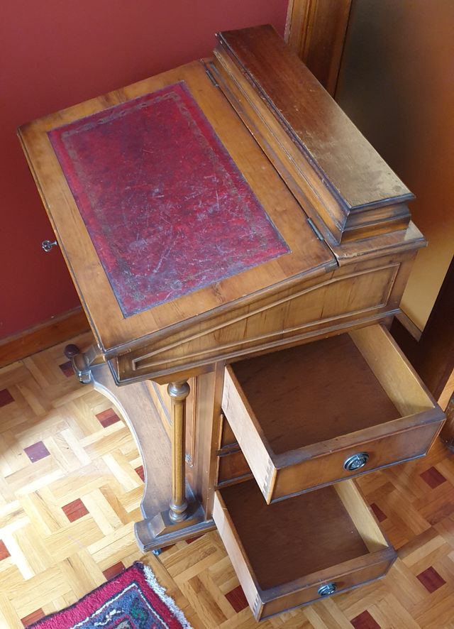 Escritorio inglés antiguo de madera