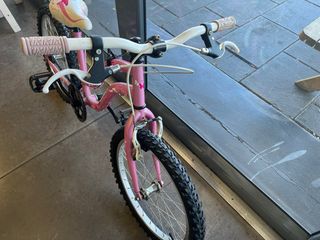 Bicicleta niña rosa tamaño rueda 20 en buen estado