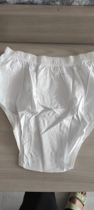 Canottiere e mutande donna bianche