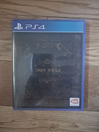 PS4 (PlayStation 4) Dark Souls.
Trilogia.