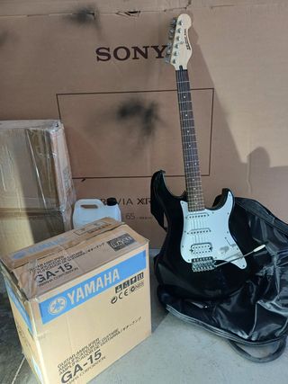 Yamaha Guitarra Eléctrica + Amplificador GA-15