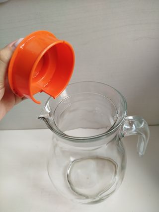 Caraffa vetro trasparente con tappo arancione