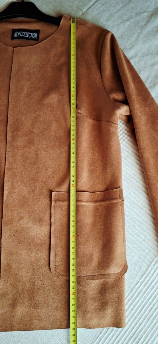 Giacca in pelle scamosciata sintetica.