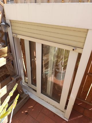 Ventana aluminio corredera con persiana 