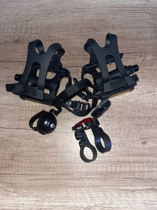 Pedales bici, timbre, luz delantera y trasera