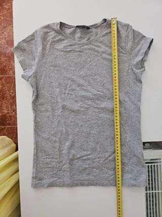 Camiseta Massimo Dutti gris. 