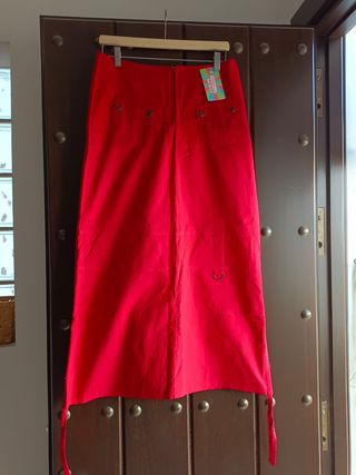Falda larga roja