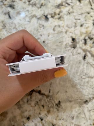 Nuove cuffie Apple iPhone via cavo con connessione
