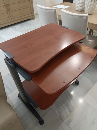 Mesa ordenador 2 niveles marrón.
EN Fuengirola 