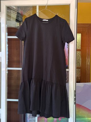 Vestido midi negro fruncido