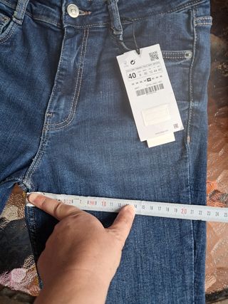 Vaqueros Zara - Talla 40. Chica
Chica
