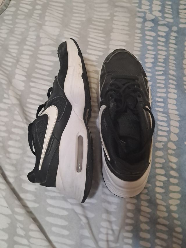 Zapatillas Nike - Negras y Blancas