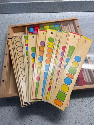 Juego de enhebrar madera