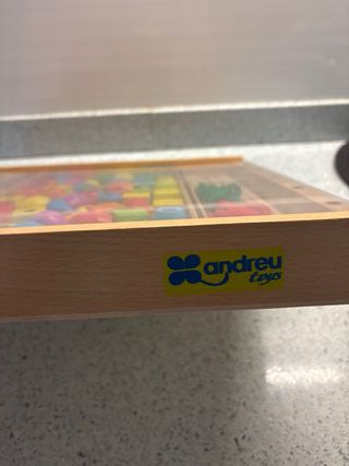 Juego de enhebrar madera