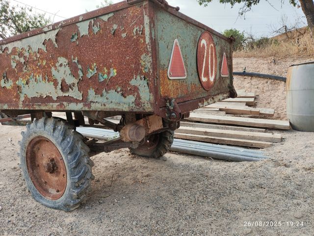 Remolque antiguo para motocultor