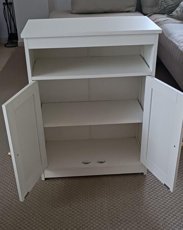 Mueble blanco auxiliar