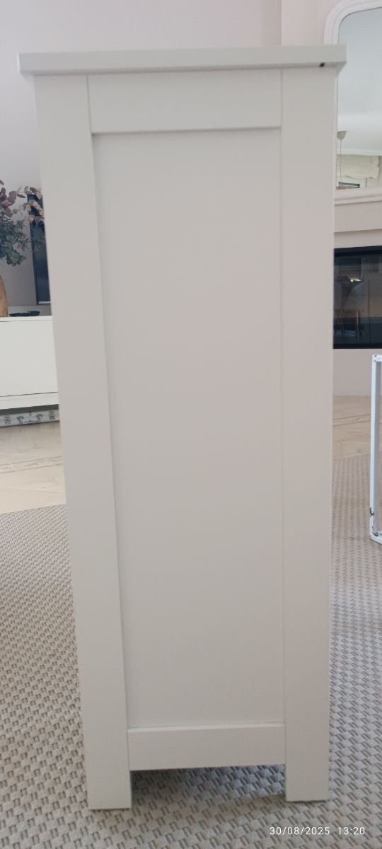 Mueble blanco auxiliar