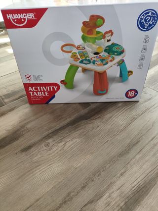 Mesa actividades bebé