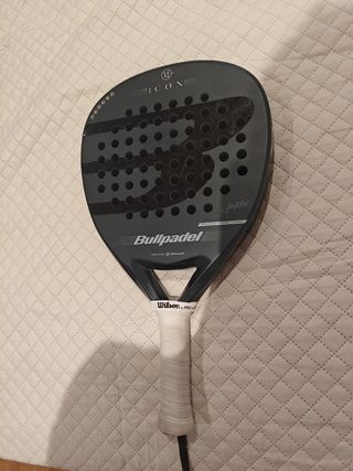 Pala pádel Bullpadel Icon 2025