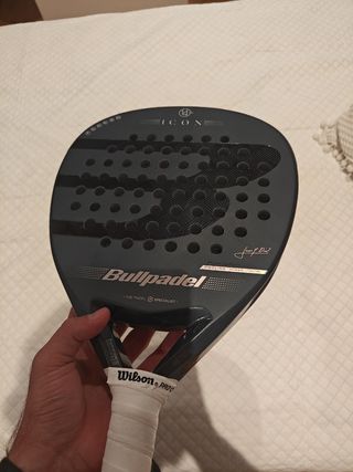 Pala pádel Bullpadel Icon 2025