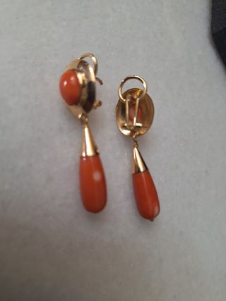 Pendientes coral dorado